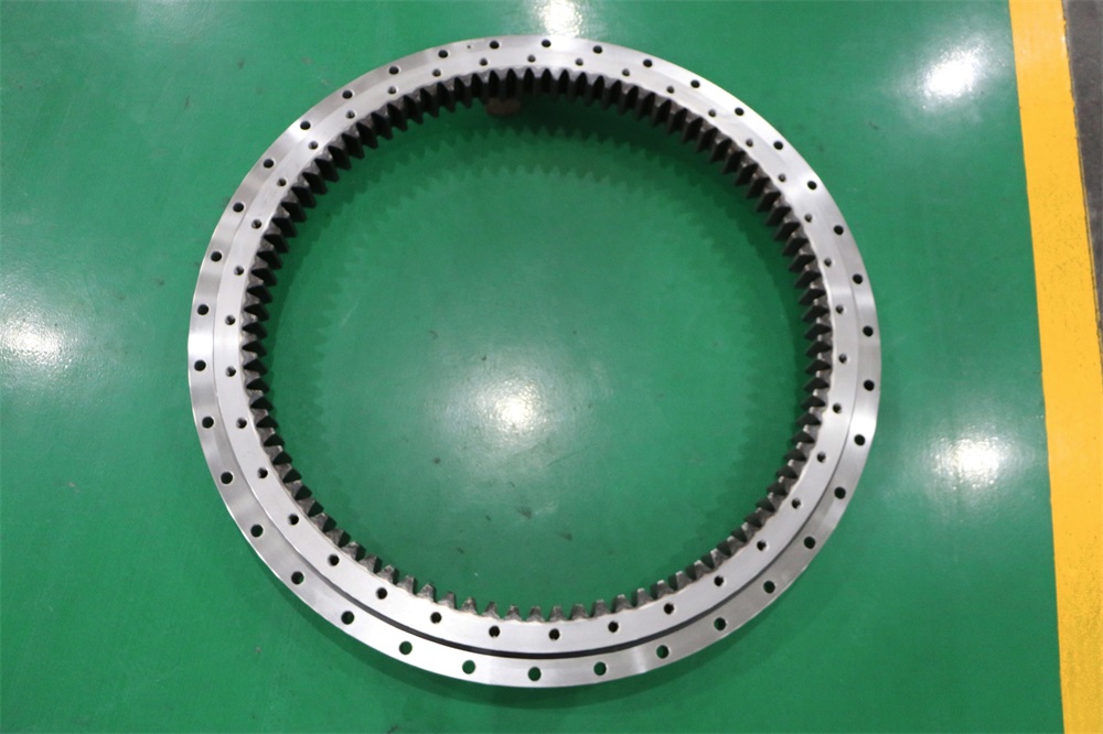 What are difference between standard slewing bearings and precision slewing bearings?